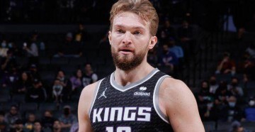 威廉体育网页版-赛季第5次逆转15+分差 萨博尼斯带伤展现国王雄心